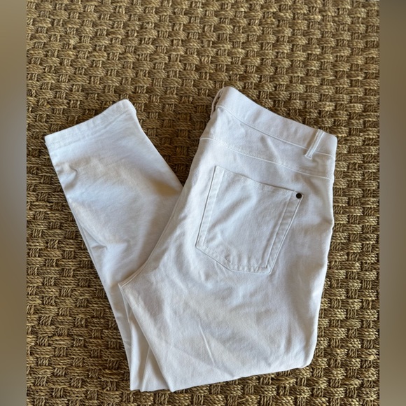 HUE Essential Denim Mid-Rise Capri Sun Women's White Jeans Sz L - Picture 9 of 14